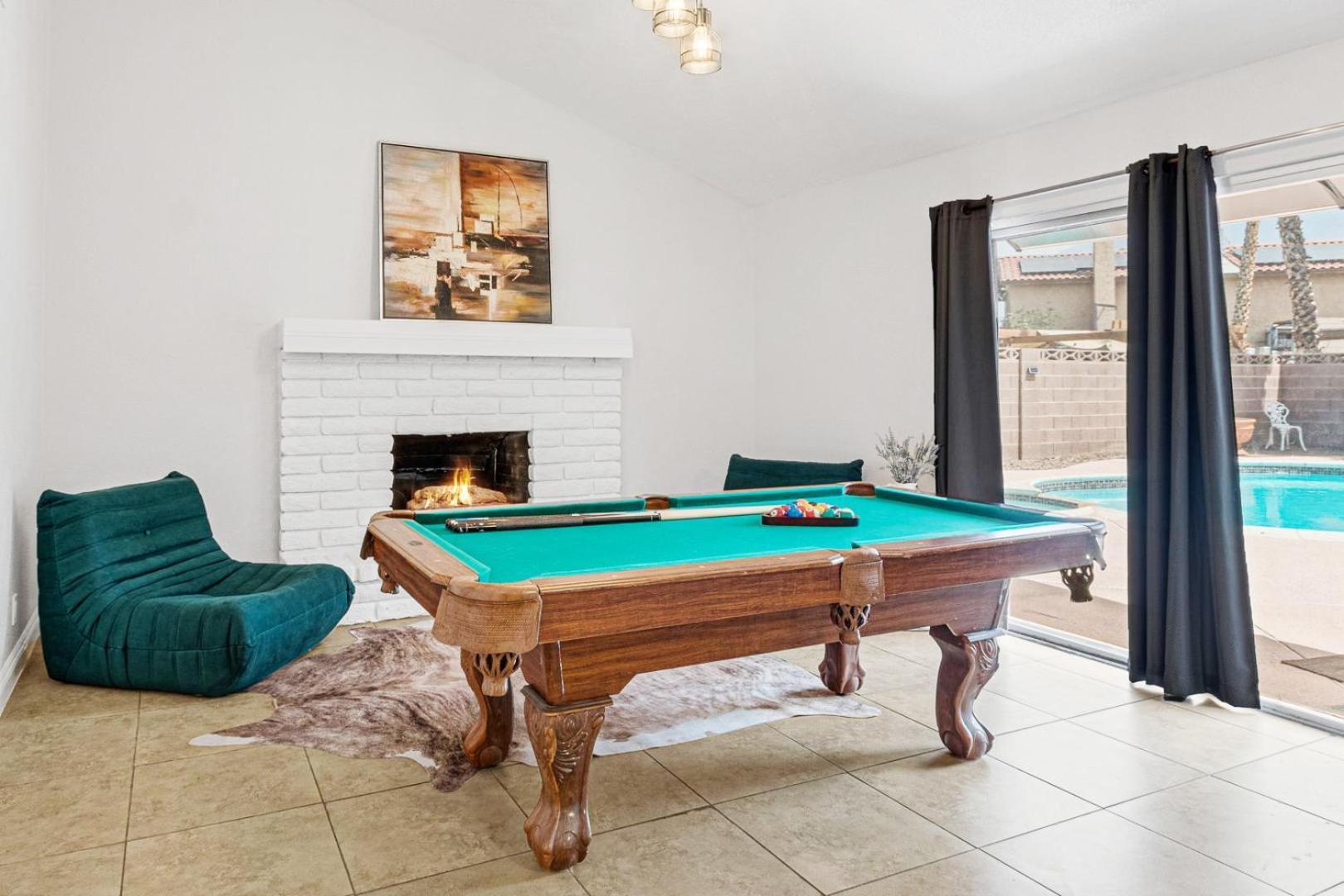 Vacation In Vegas W Pool 2 Mile To Strip Holiday home